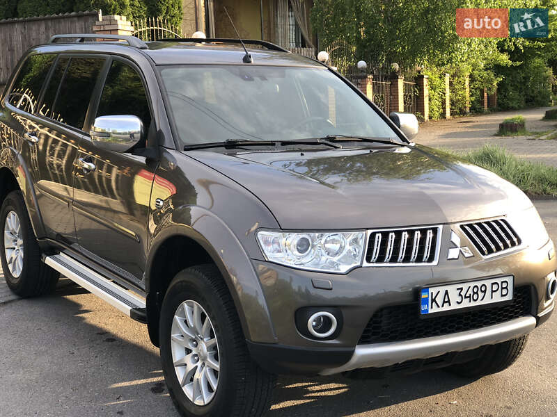 Mitsubishi Pajero sport (2013)