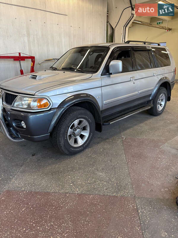 Mitsubishi Pajero sport (2005)