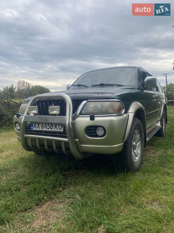 Mitsubishi Pajero sport (2000)
