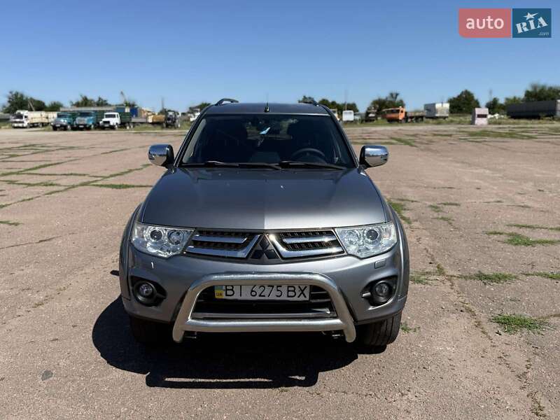 Mitsubishi Pajero sport (2013)