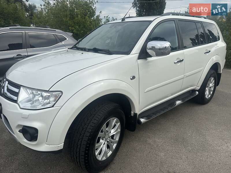 Mitsubishi Pajero sport (2014)