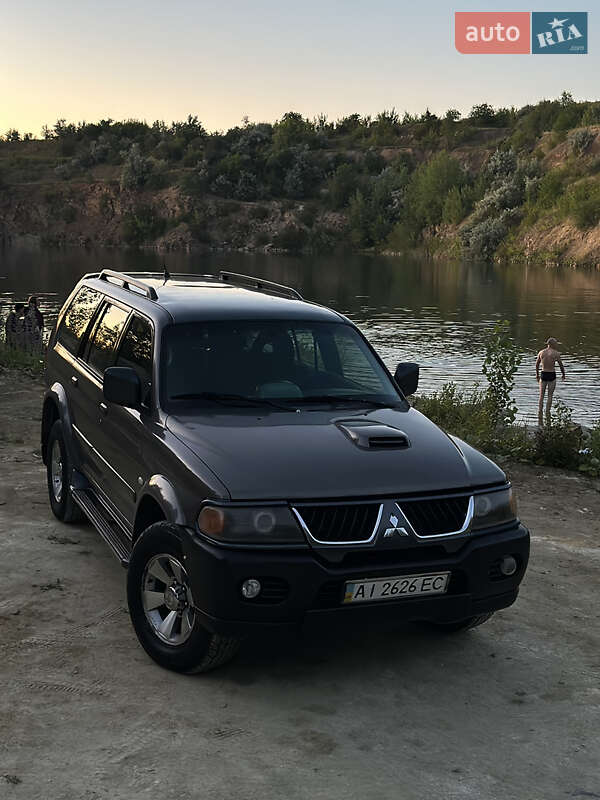 Mitsubishi Pajero sport (2006)