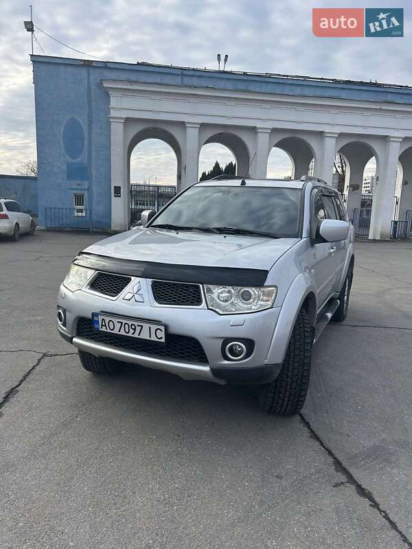 Mitsubishi Pajero sport (2010)