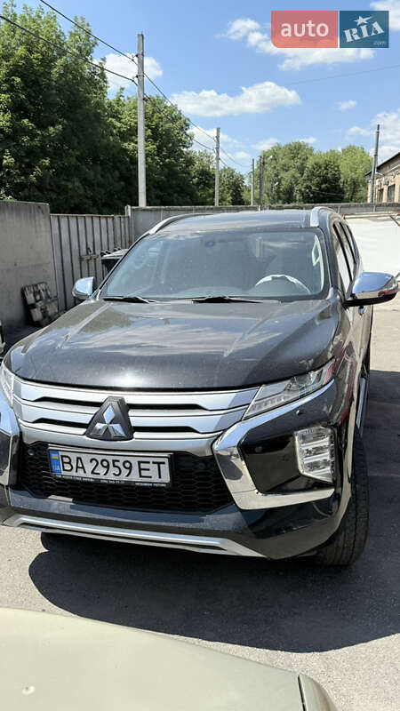 Mitsubishi Pajero sport (2021)