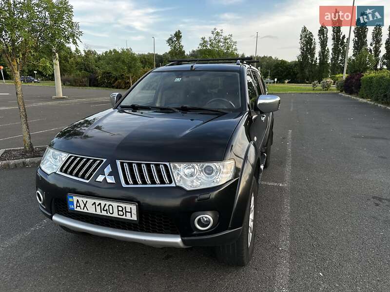 Mitsubishi Pajero sport (2012)