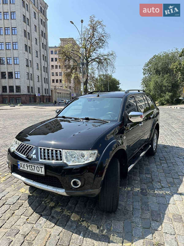 Mitsubishi Pajero sport (2012)