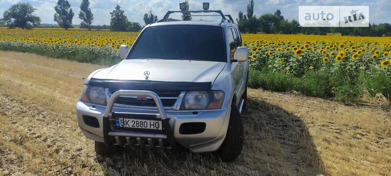 Mitsubishi Pajero wagon (2002)