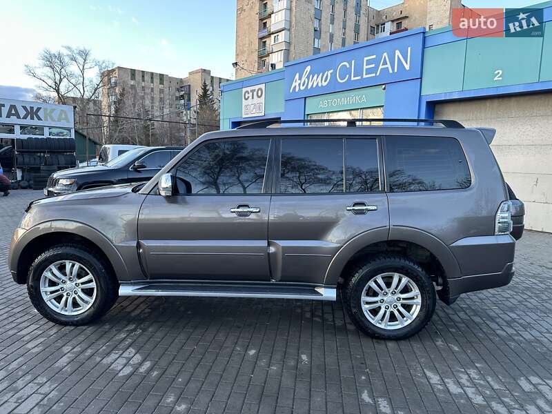 Mitsubishi Pajero wagon (2012)