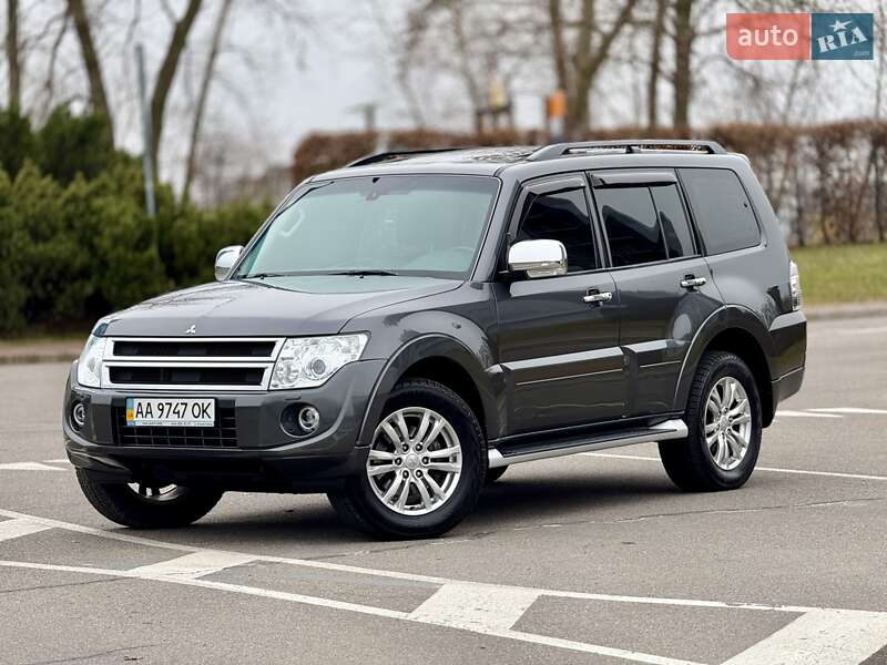 Mitsubishi Pajero wagon (2014)