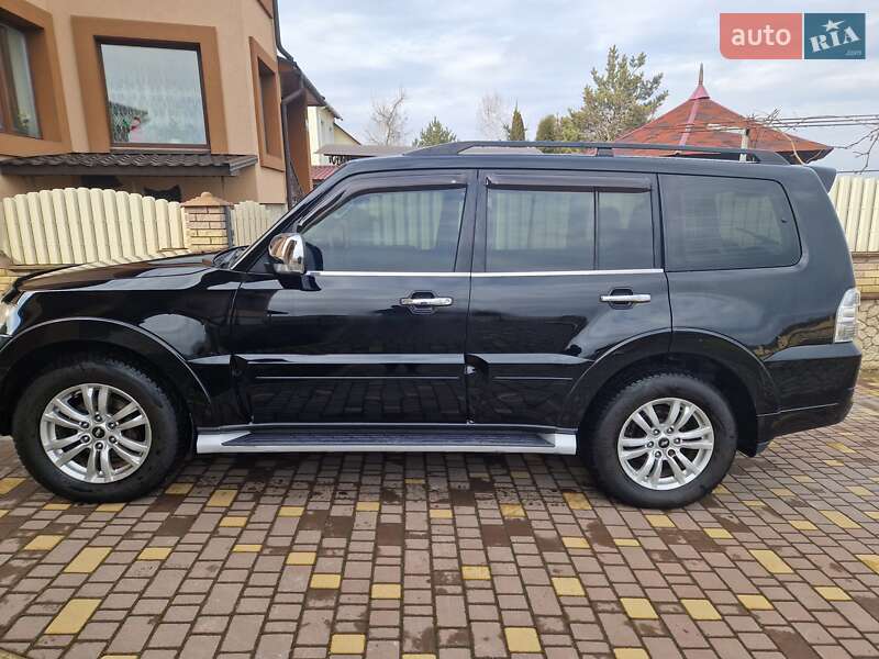 Mitsubishi Pajero wagon (2014)