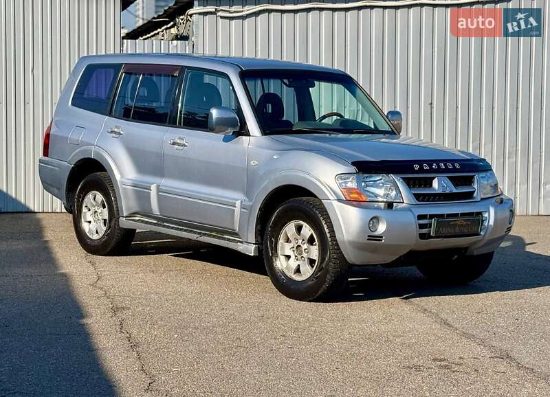 Mitsubishi Pajero wagon (2004)