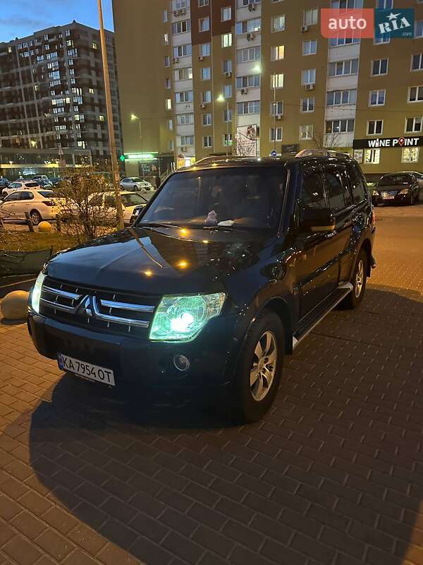 Mitsubishi Pajero wagon (2007)