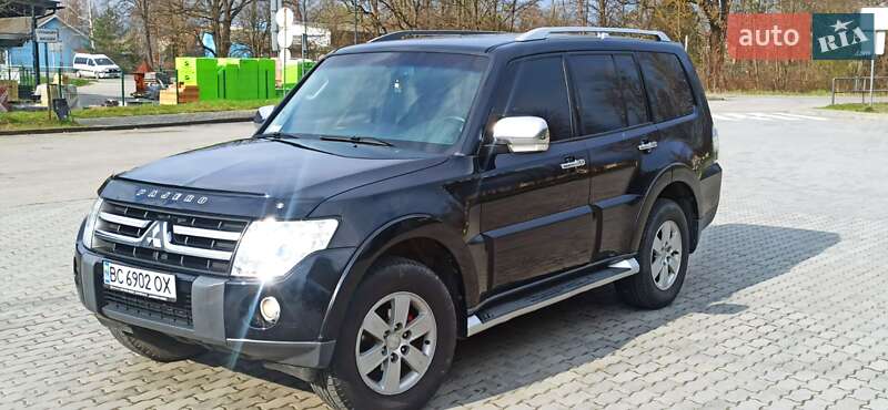 Mitsubishi Pajero wagon (2008)