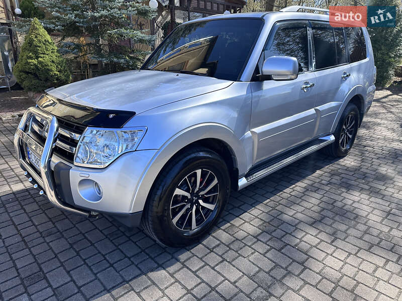 Mitsubishi Pajero wagon (2008)