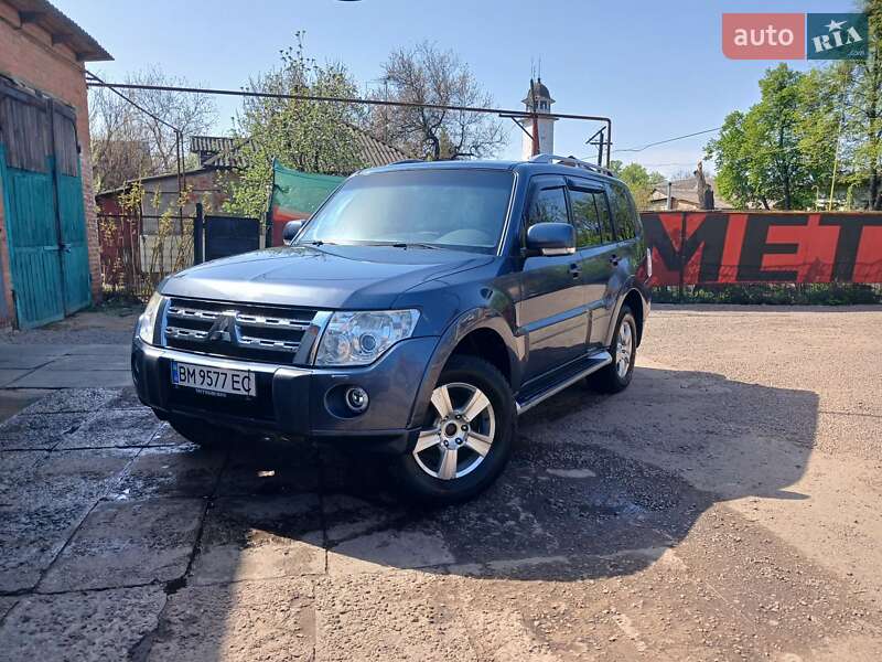 Mitsubishi Pajero wagon (2010)