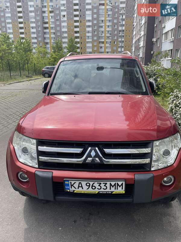 Mitsubishi Pajero wagon (2008)