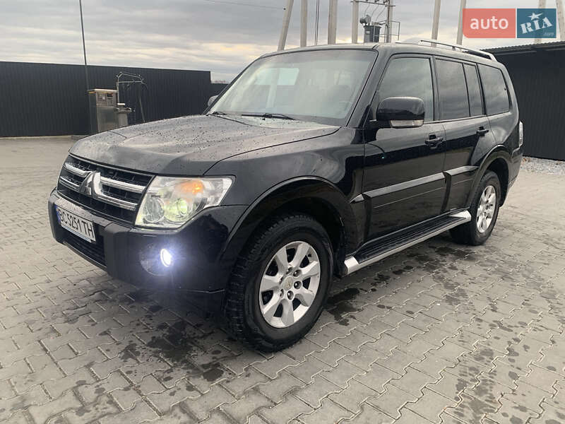 Mitsubishi Pajero wagon (2011)