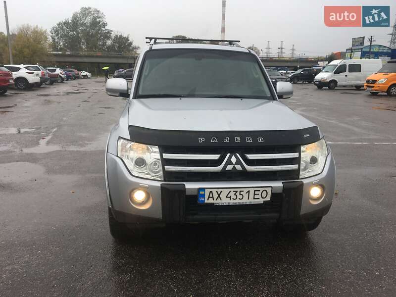 Mitsubishi Pajero wagon (2008)