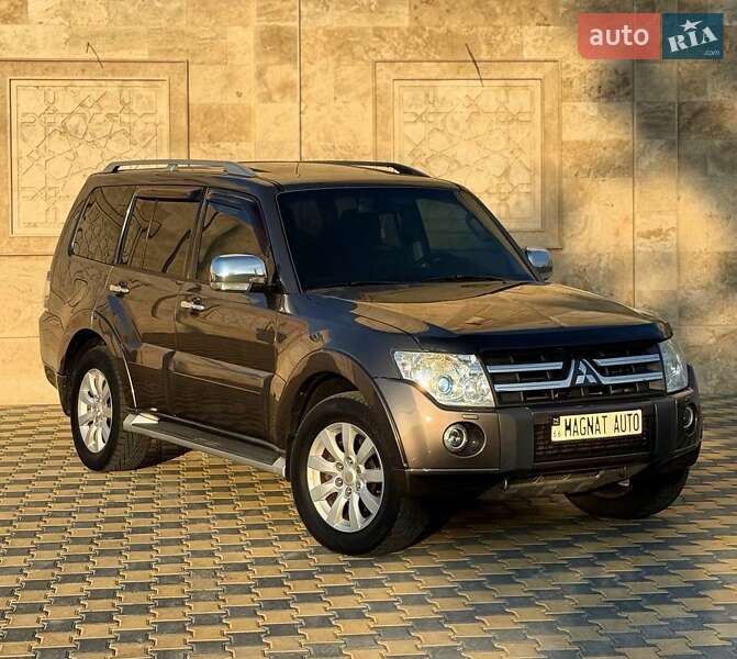 Mitsubishi Pajero wagon (2011)