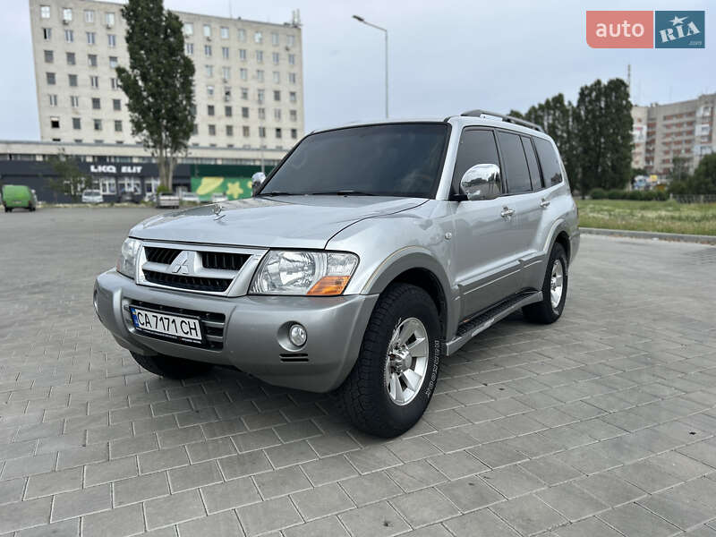 Mitsubishi Pajero wagon (2003)