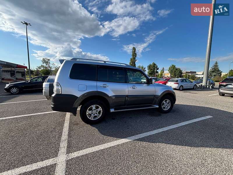 Mitsubishi Pajero wagon (2007)