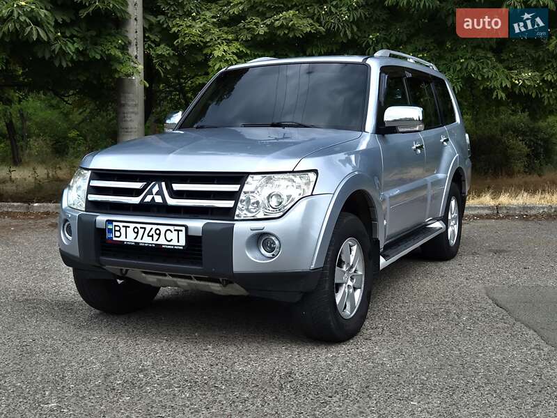 Mitsubishi Pajero wagon (2008)