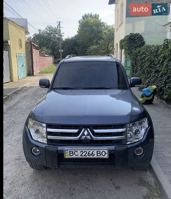 Mitsubishi Pajero wagon (2007)