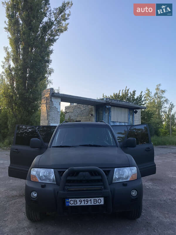 Mitsubishi Pajero wagon (2004)
