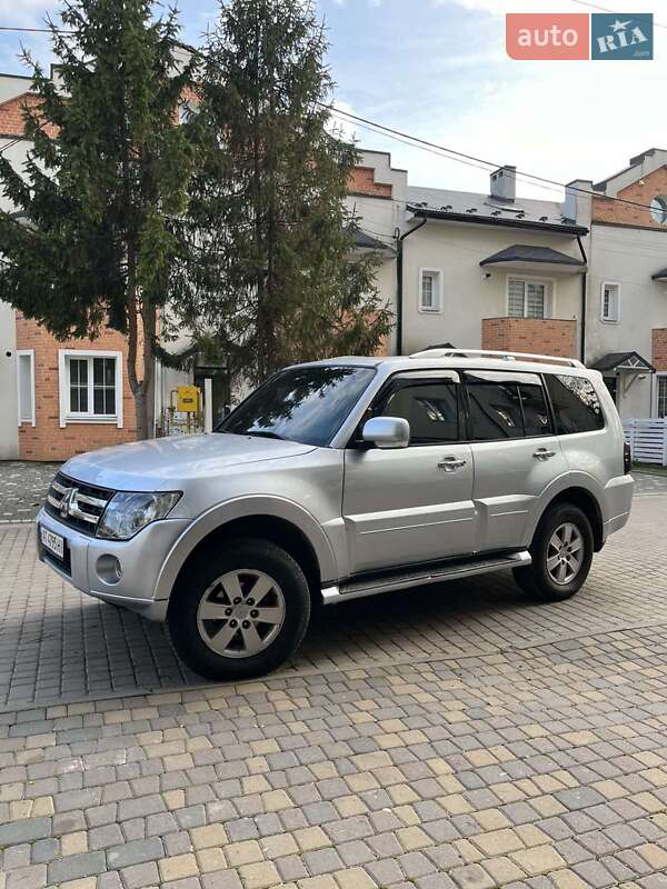 Mitsubishi Pajero wagon (2008)