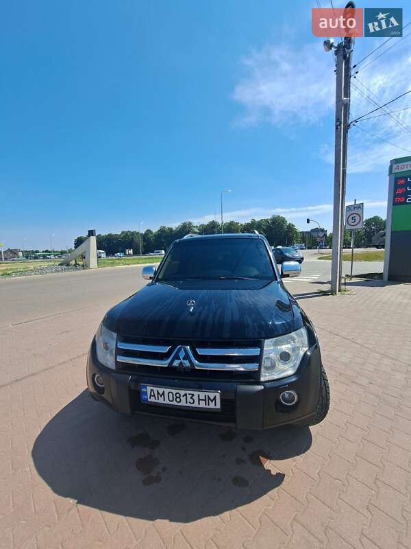 Mitsubishi Pajero wagon (2007)