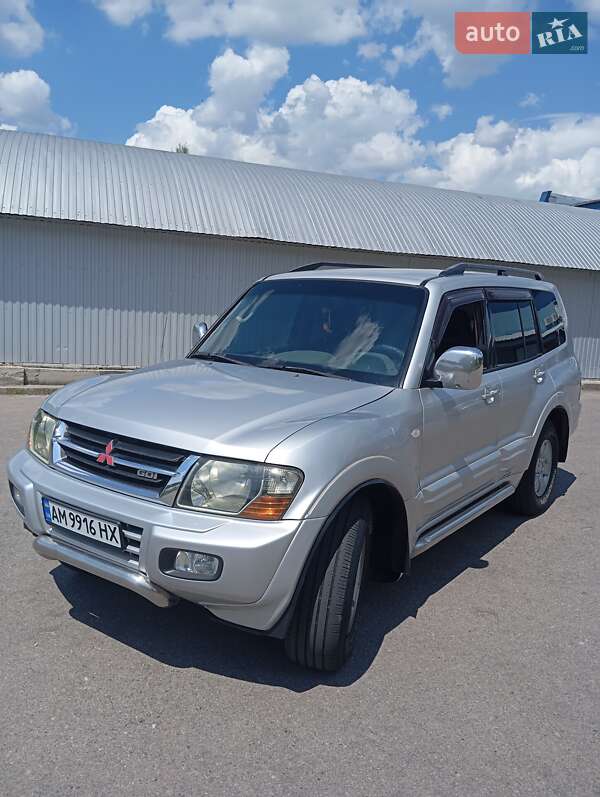 Mitsubishi Pajero wagon (2001)