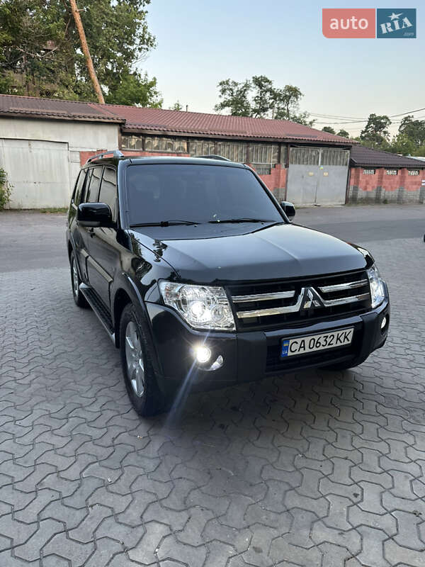 Mitsubishi Pajero wagon (2007)