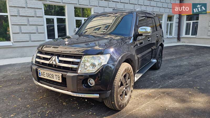 Mitsubishi Pajero wagon (2008)