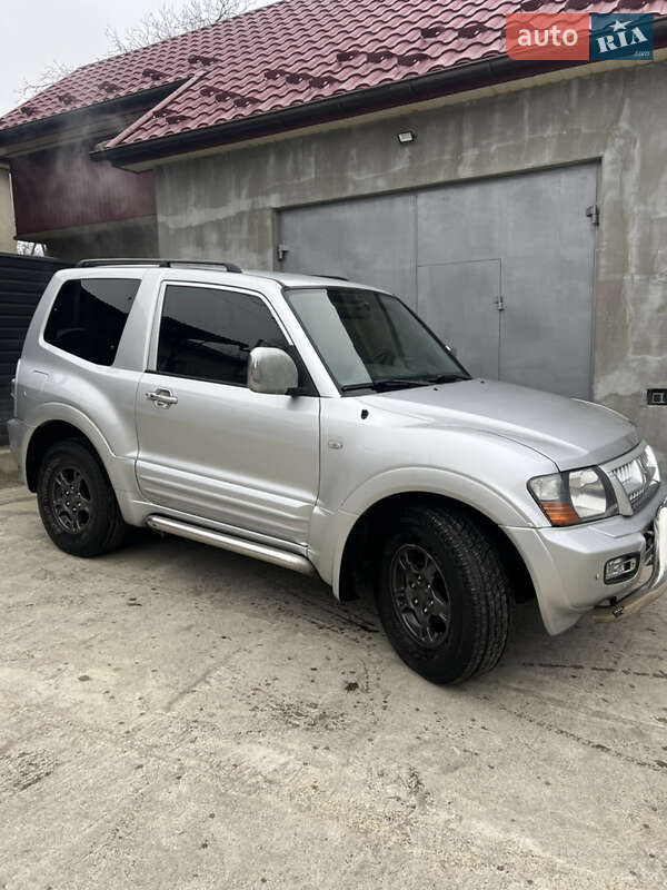 Mitsubishi Pajero (2000)