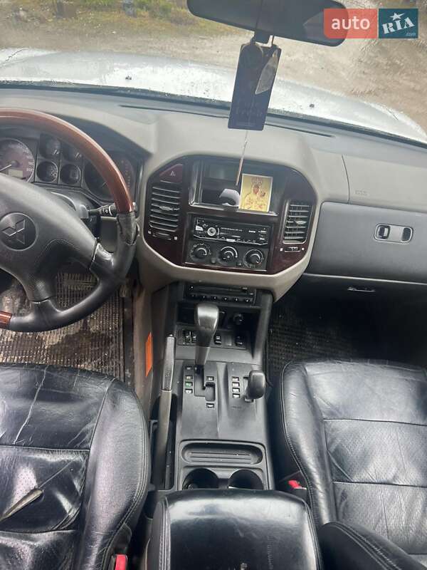 Mitsubishi Pajero (2001)