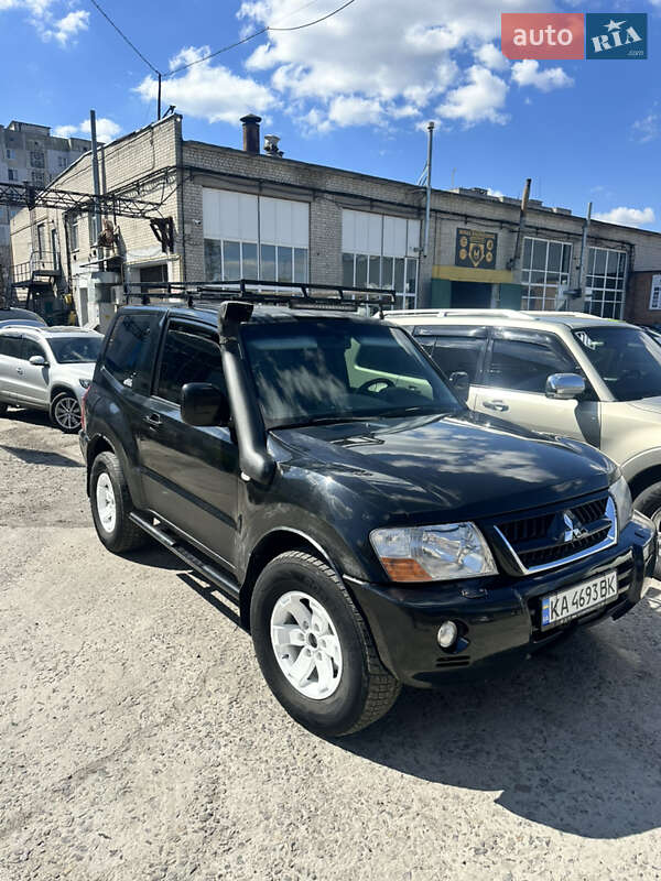 Mitsubishi Pajero (2004)