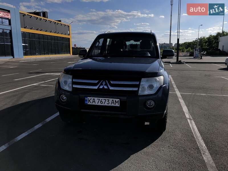 Mitsubishi Pajero (2010)