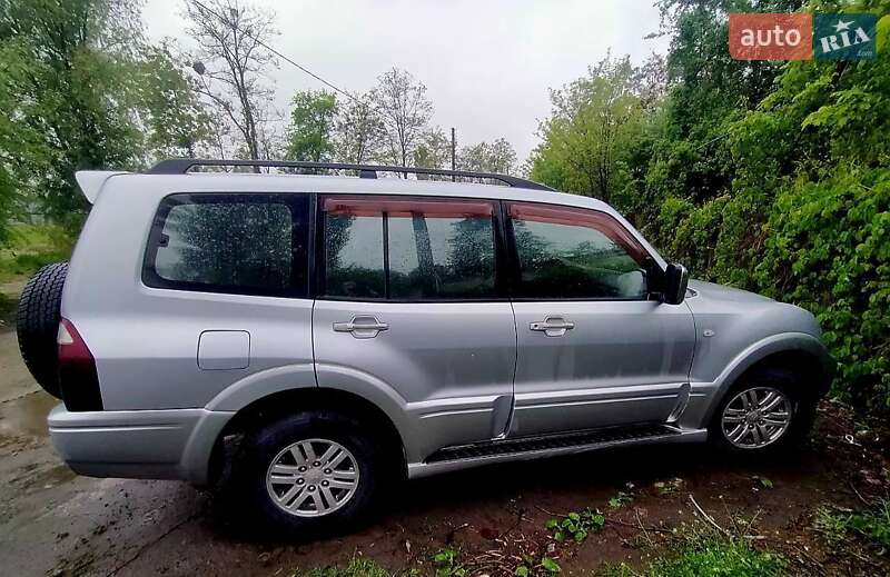 Mitsubishi Pajero (2004)