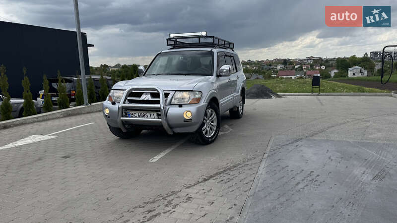 Mitsubishi Pajero (2004)
