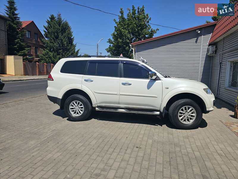 Mitsubishi Pajero (2015)