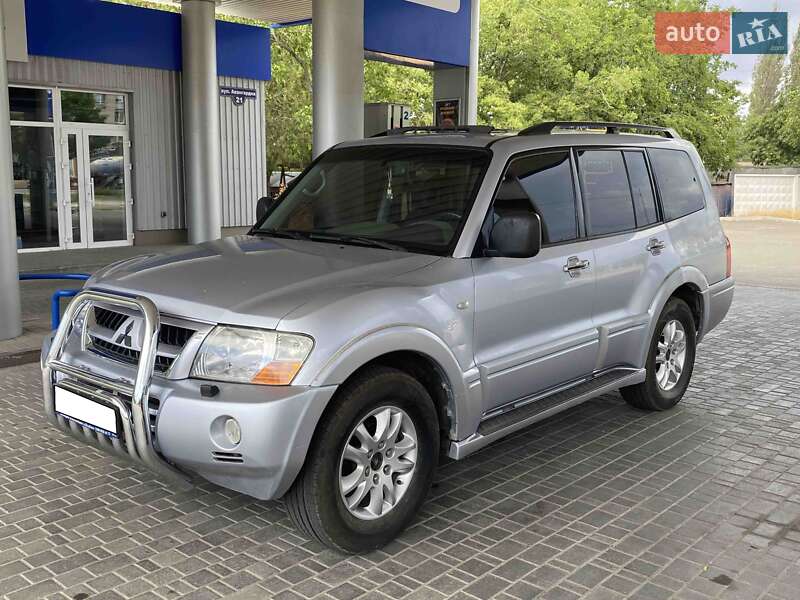 Mitsubishi Pajero (2004)