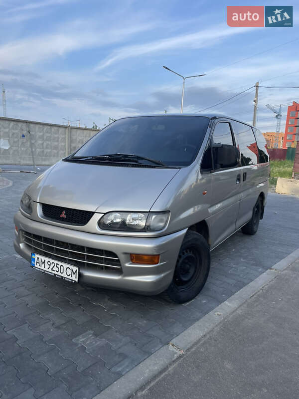 Mitsubishi Space gear (2000)