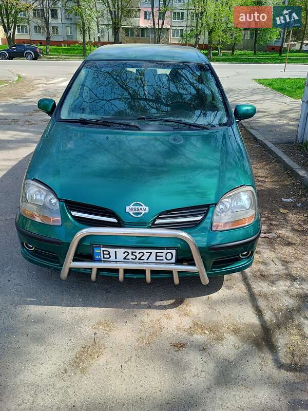 Nissan Almera tino (2000)