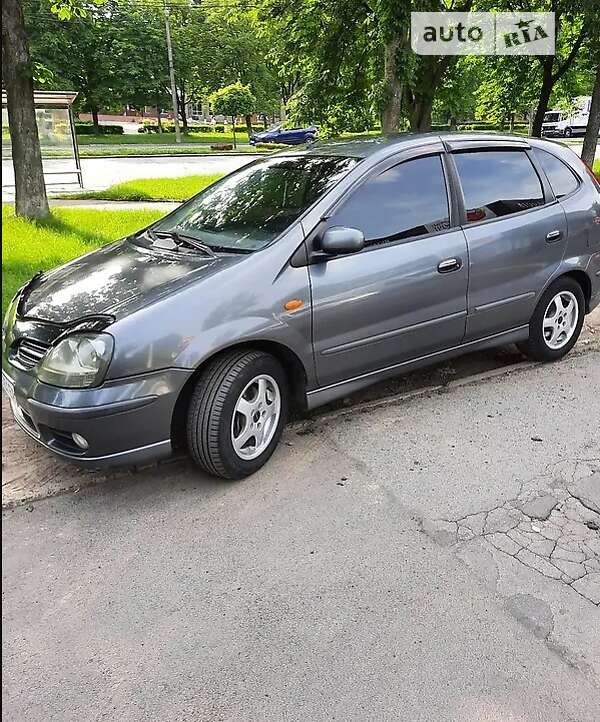 Nissan Almera tino (2005)