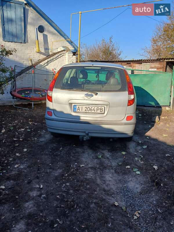 Nissan Almera tino (2002)