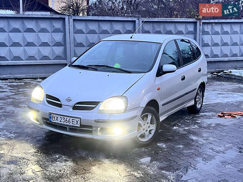 Nissan Almera tino (2005)