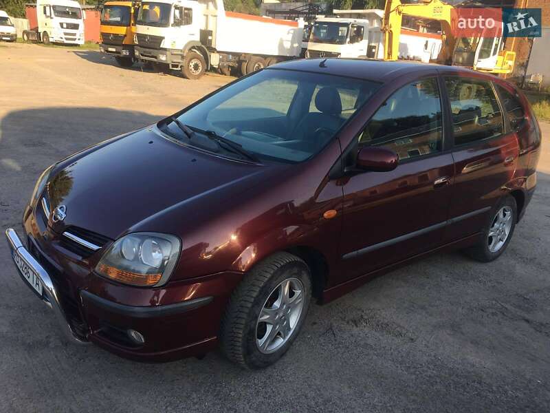 Nissan Almera tino (2002)