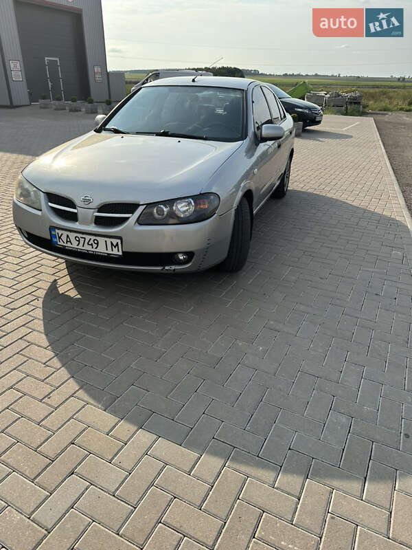 Nissan Almera (2005)