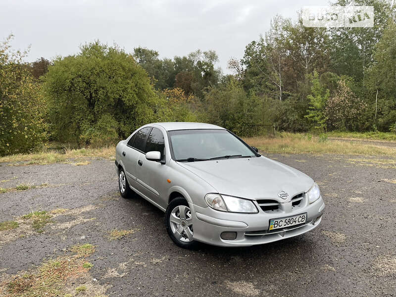 Nissan Almera (2001)