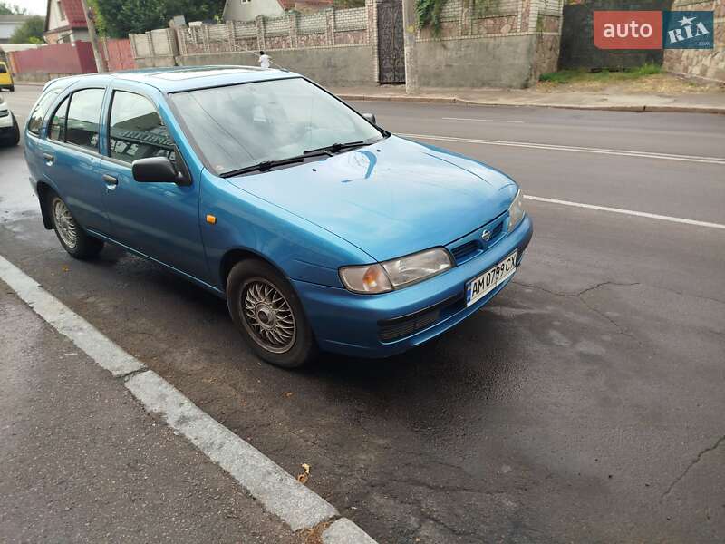 Nissan Almera (1995)